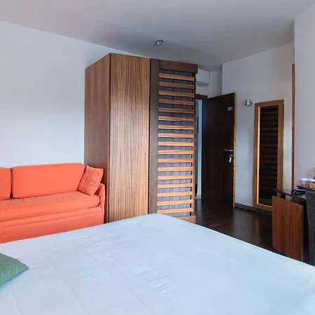 Marina 10 Design & Hotel